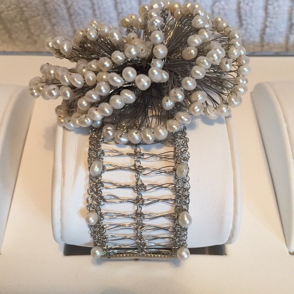 Le Bon Marché pearl & silver métal flower bracelet - Picture 2 of 8